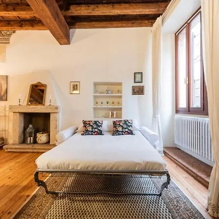San Tomaso Luxury Apt, 2 Steps From Centre, No Ztl Lägenhet *